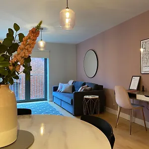 https://bnbelfast-city-centre-apartment-with-parking.belfasthotelsireland.com