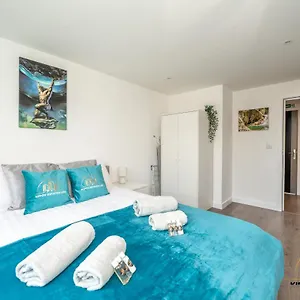 https://atlas-apartment-the-pillar-of-town.tophotelsbath.com