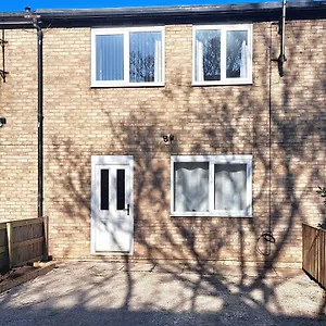 https://cozy-charming-3-bedroom-home.hotelsin-chester.com